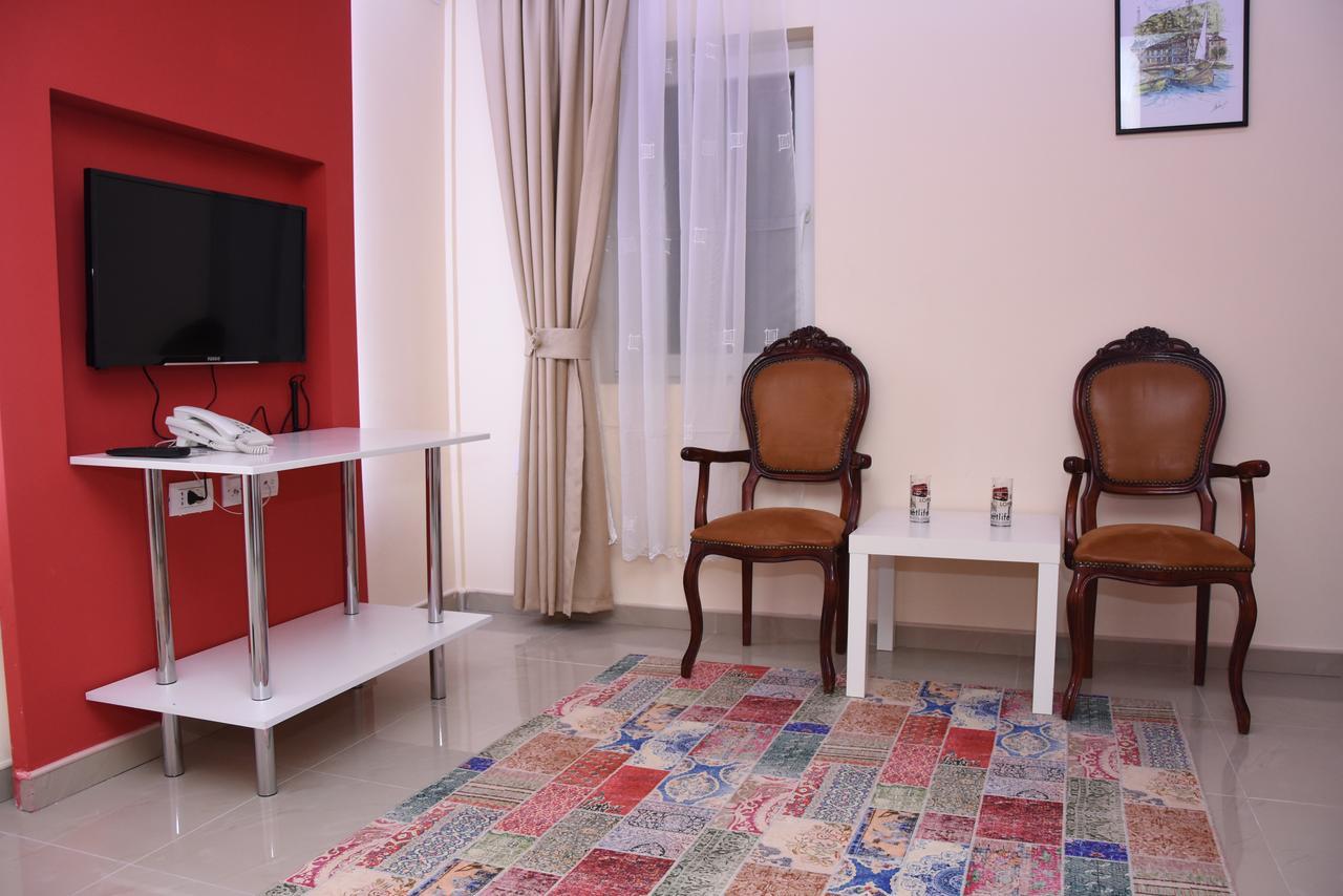 Hotel Living Suto Orizari Exteriér fotografie